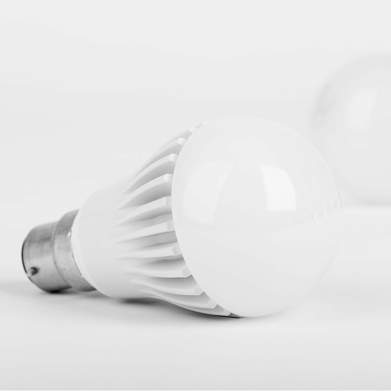 Comment configurer et utiliser Amazon Alexa avec des ampoules LED intelligentes